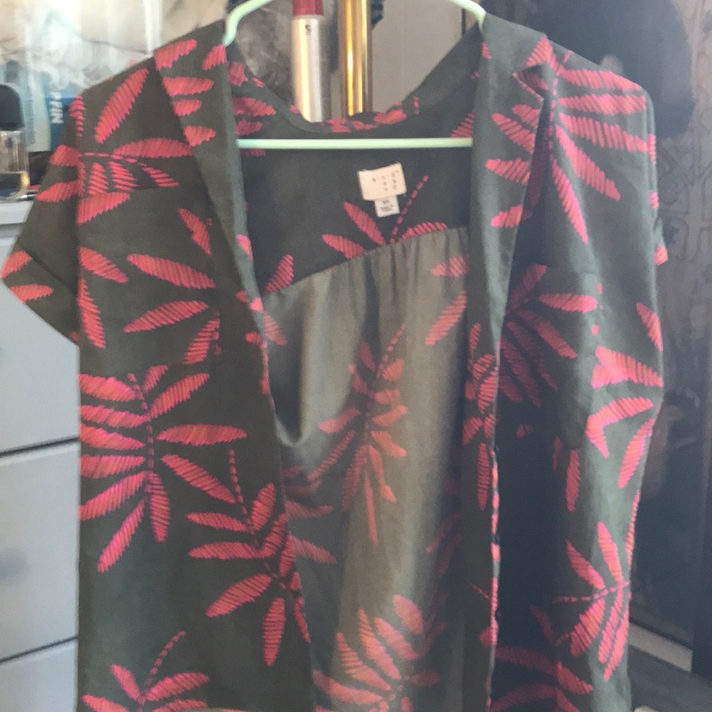 T shirt with Hawaiian print